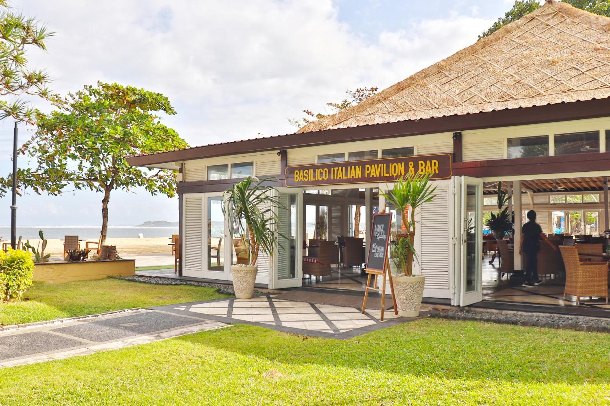 Prama Sanur Beach Bali Luaran gambar The beach bar at the resort
