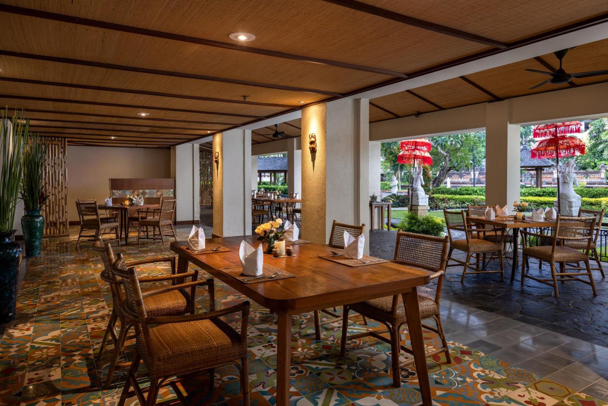Prama Sanur Beach Bali Luaran gambar The restaurant at the hotel