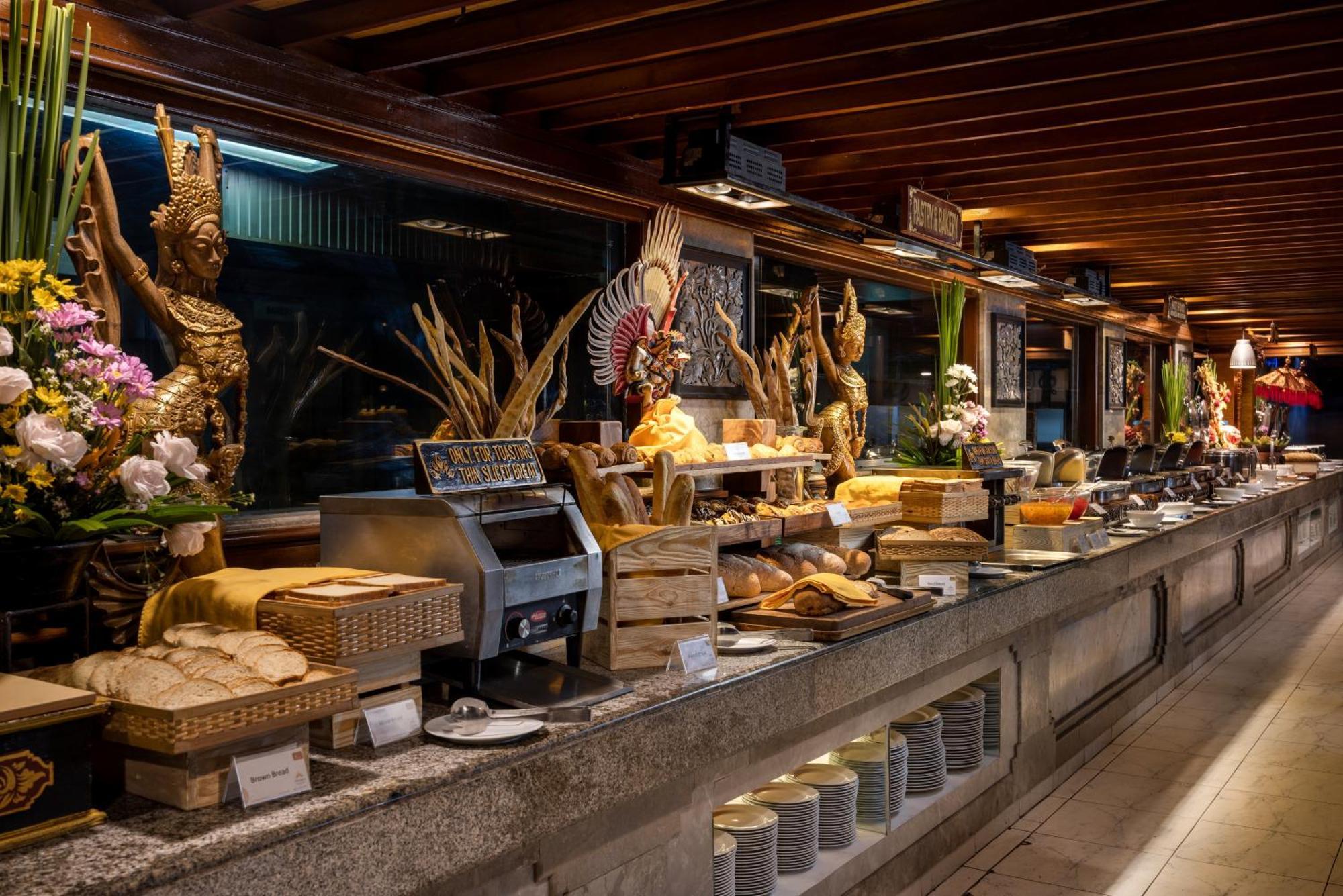 Prama Sanur Beach Bali Luaran gambar A buffet at a hotel