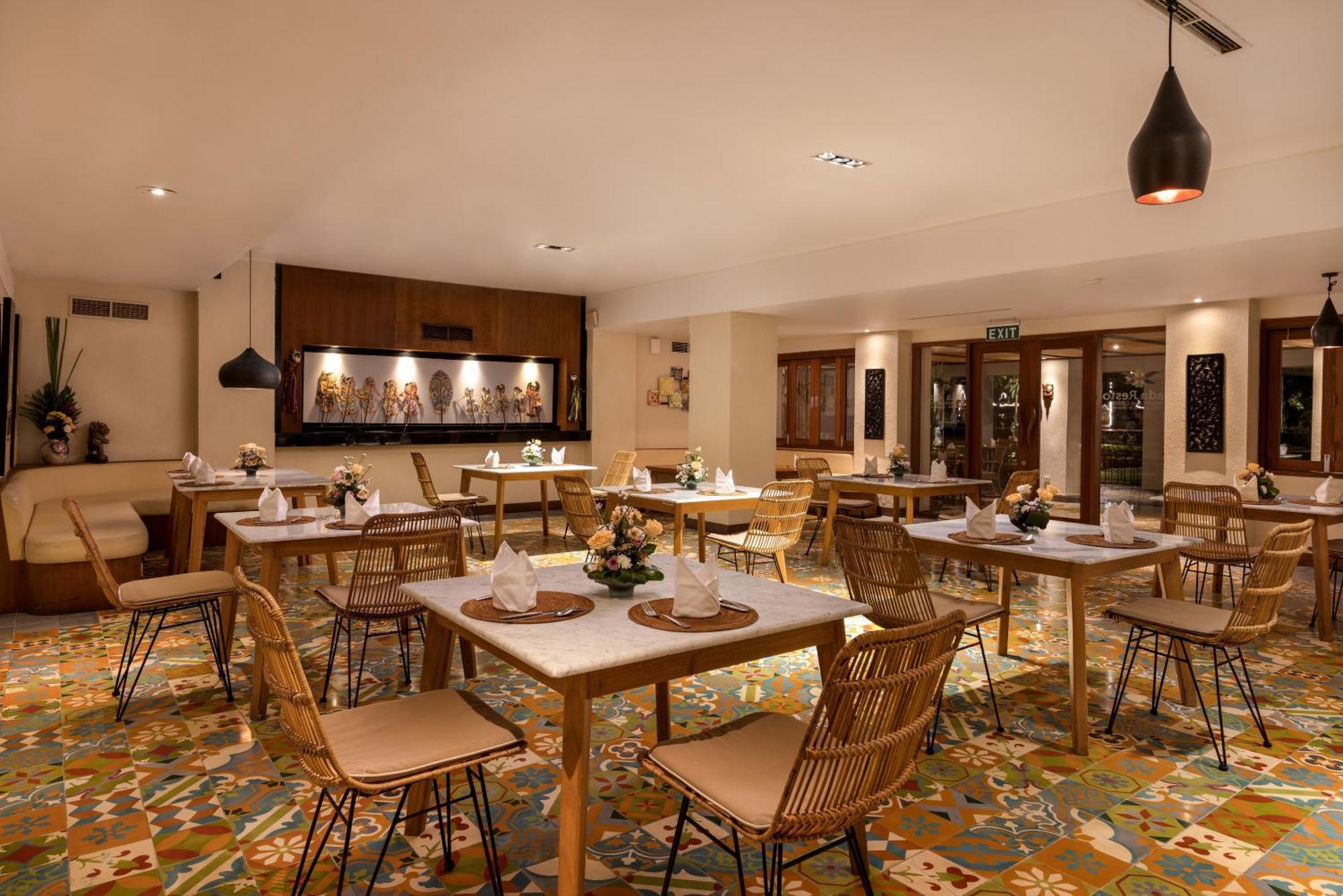 Prama Sanur Beach Bali Luaran gambar The restaurant at the hotel