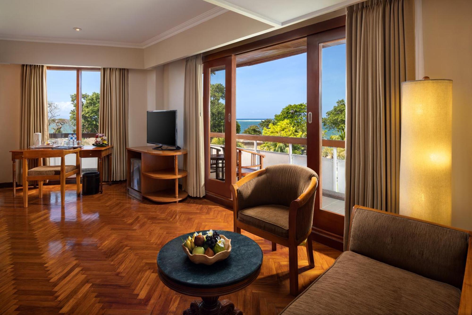 Prama Sanur Beach Bali Luaran gambar A suite at the hotel